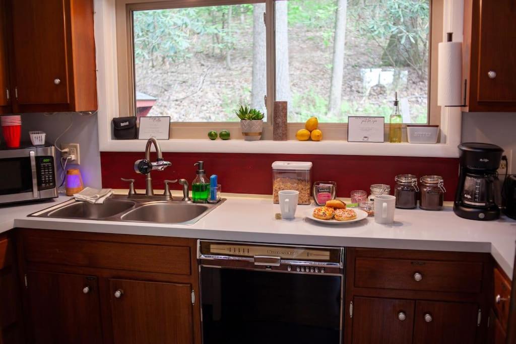 Modern Cabin With Hot Tub Grill Lake Beach Wineries Hiking Fishing And Hershey Park Family And Pet Friendly Superhosts On Ab&B Mount Gretna Εξωτερικό φωτογραφία