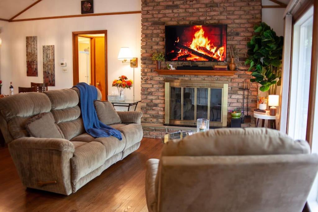 Modern Cabin With Hot Tub Grill Lake Beach Wineries Hiking Fishing And Hershey Park Family And Pet Friendly Superhosts On Ab&B Mount Gretna Εξωτερικό φωτογραφία
