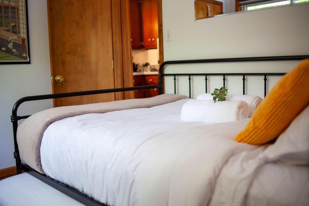 Modern Cabin With Hot Tub Grill Lake Beach Wineries Hiking Fishing And Hershey Park Family And Pet Friendly Superhosts On Ab&B Mount Gretna Εξωτερικό φωτογραφία