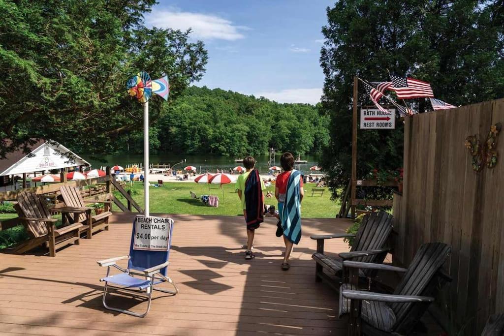 Modern Cabin With Hot Tub Grill Lake Beach Wineries Hiking Fishing And Hershey Park Family And Pet Friendly Superhosts On Ab&B Mount Gretna Εξωτερικό φωτογραφία